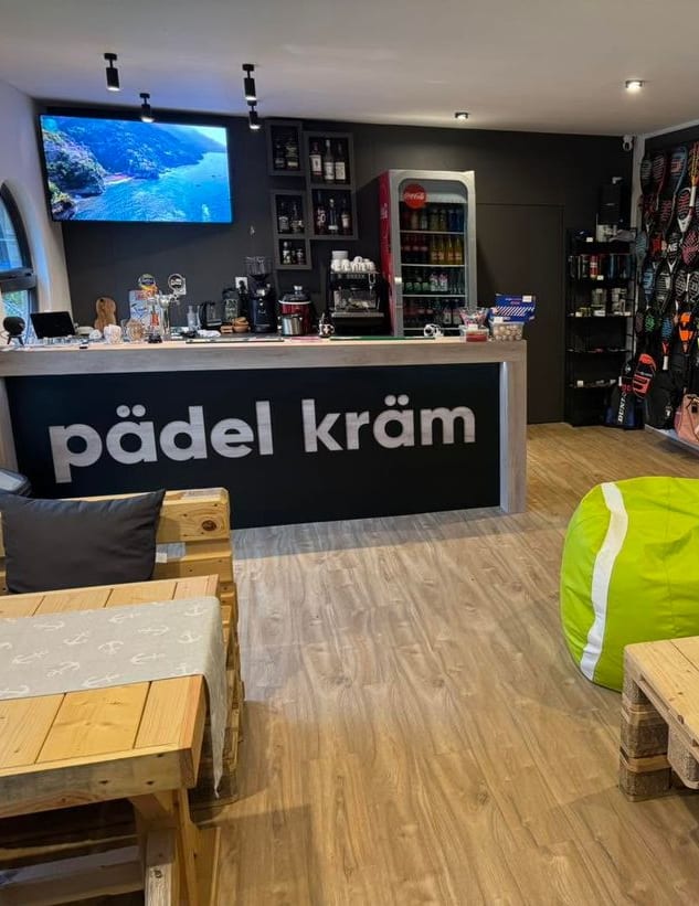 Klubový pro shop a lounge padelového areálu